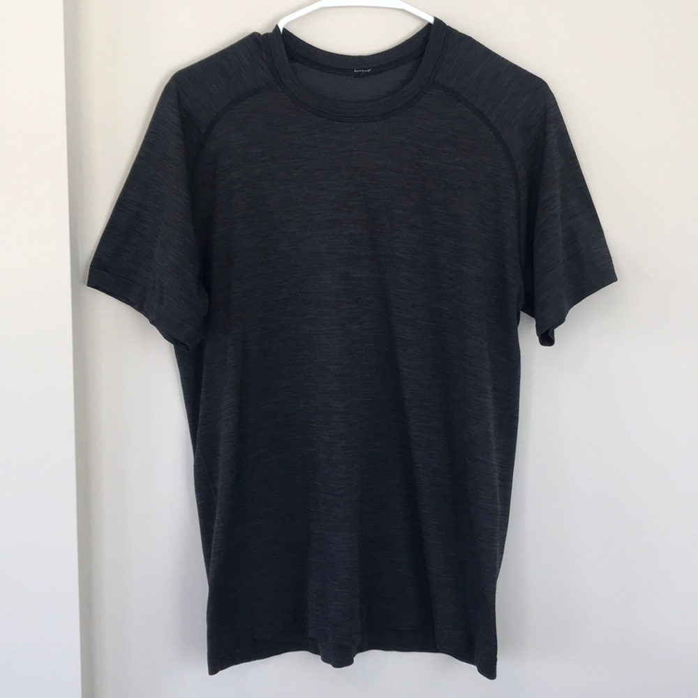 Men’s Black Lululemon Athletic T-Shirt (medium)